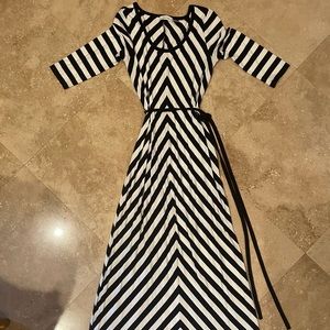 Calvin Klein Black & White 3/4 Sleeve Maxi Dress